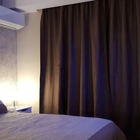 Luxury In Center 2 *