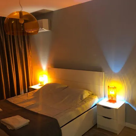 Luxury In Center 2 *