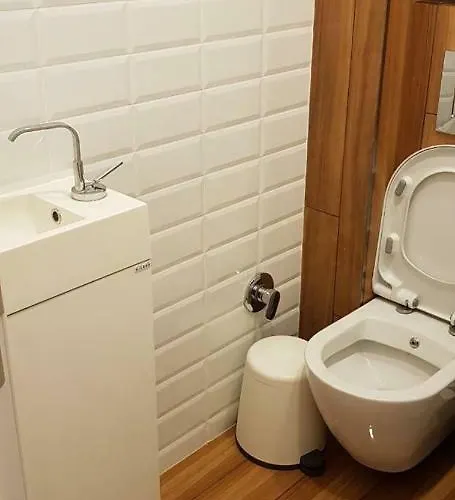 Luxury In Center 2 *